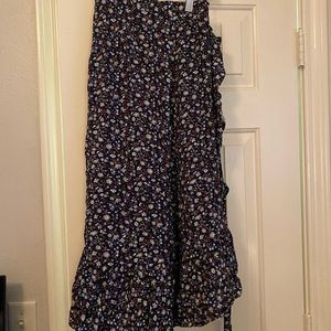 Cute long blue floral skirt!